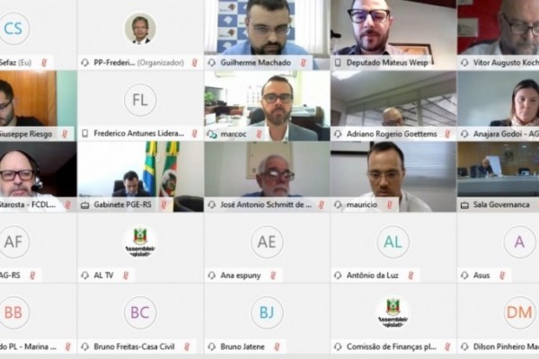  Participaram da reunião deputados, secretários e representantes de diversos órgãos e entidades