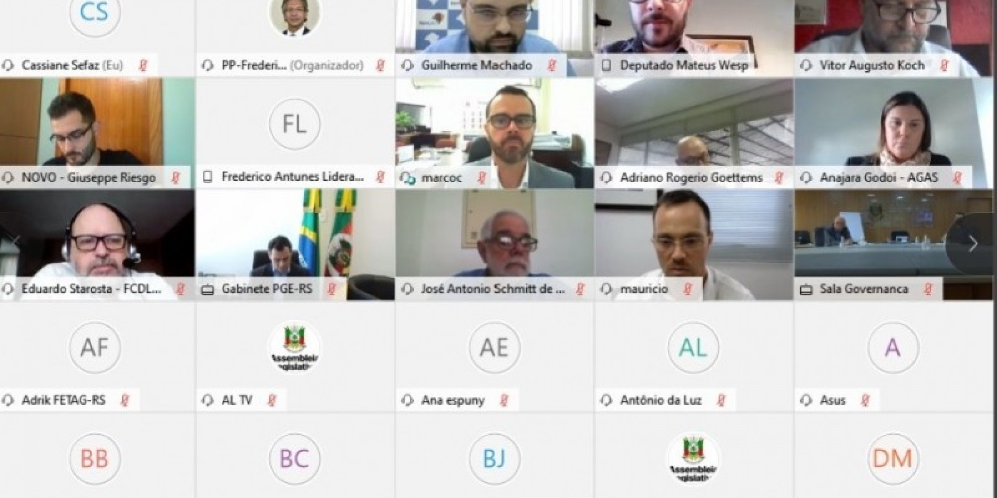 Participaram da reunião deputados, secretários e representantes de diversos órgãos e entidades Participaram da reunião deputados, secretários e representantes de diversos órgãos e entidades
