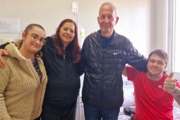 Mãe e filho foram arrastados pelo rio por 60 km e aguardaram por cinco dias o resgate