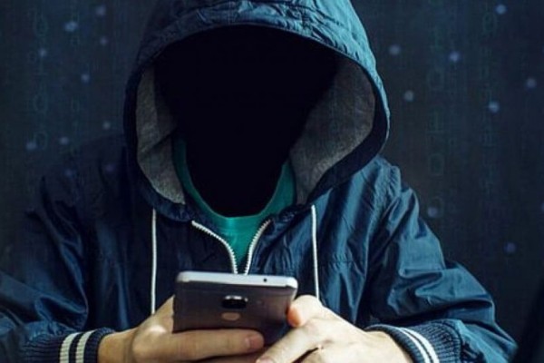 Mulher cai em golpe via celular e perde R$ 15 mil reais