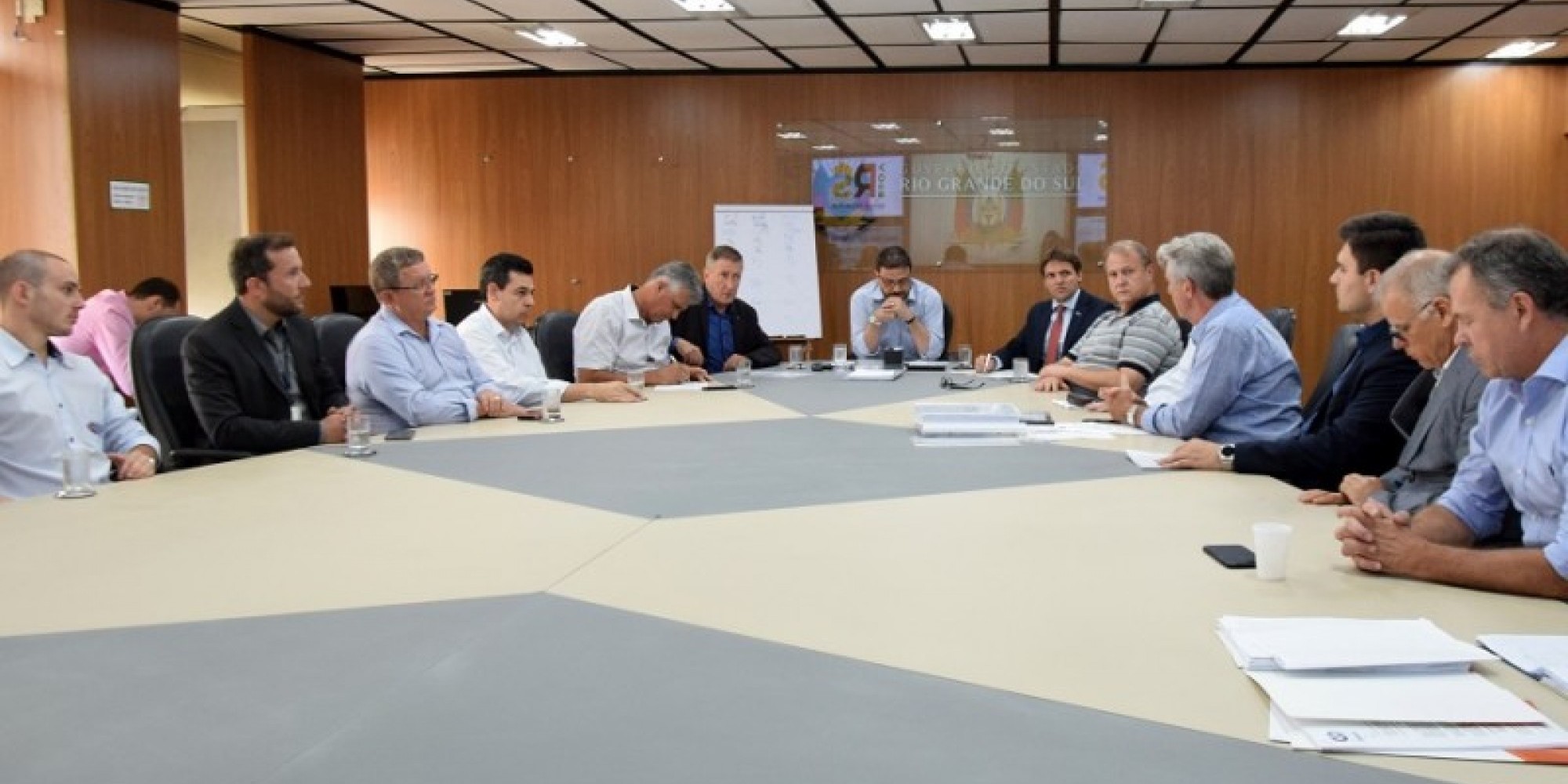 A comitiva entregou uma análise do Corede da região para qualificar o tráfego das estradas ERS-129, ERS-130 e RSC-453 A comitiva entregou uma análise do Corede da região para qualificar o tráfego das estradas ERS-129, ERS-130 e RSC-453