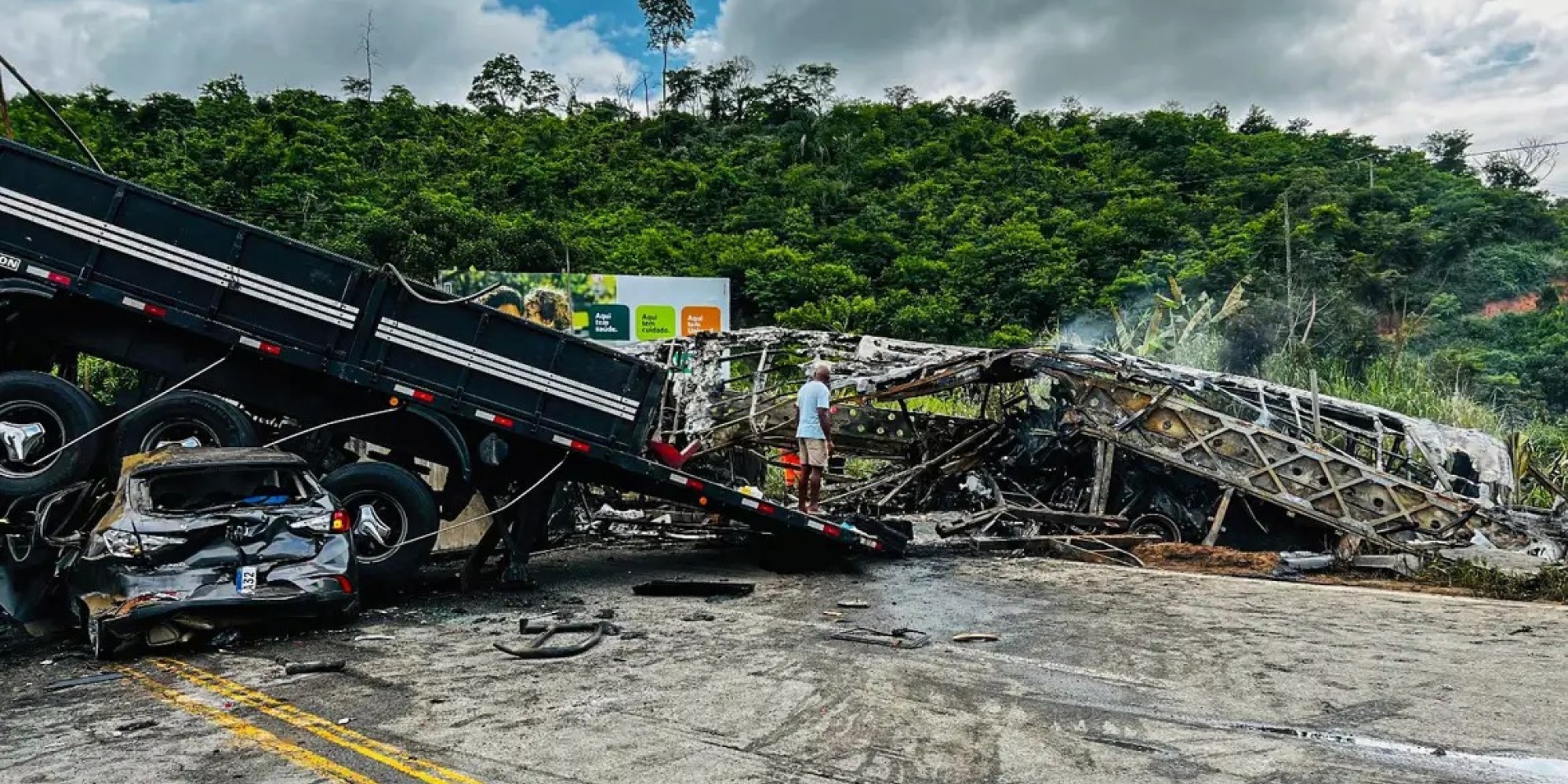 Número de mortos em acidente na BR-116 em Minas Gerais aumenta para 41