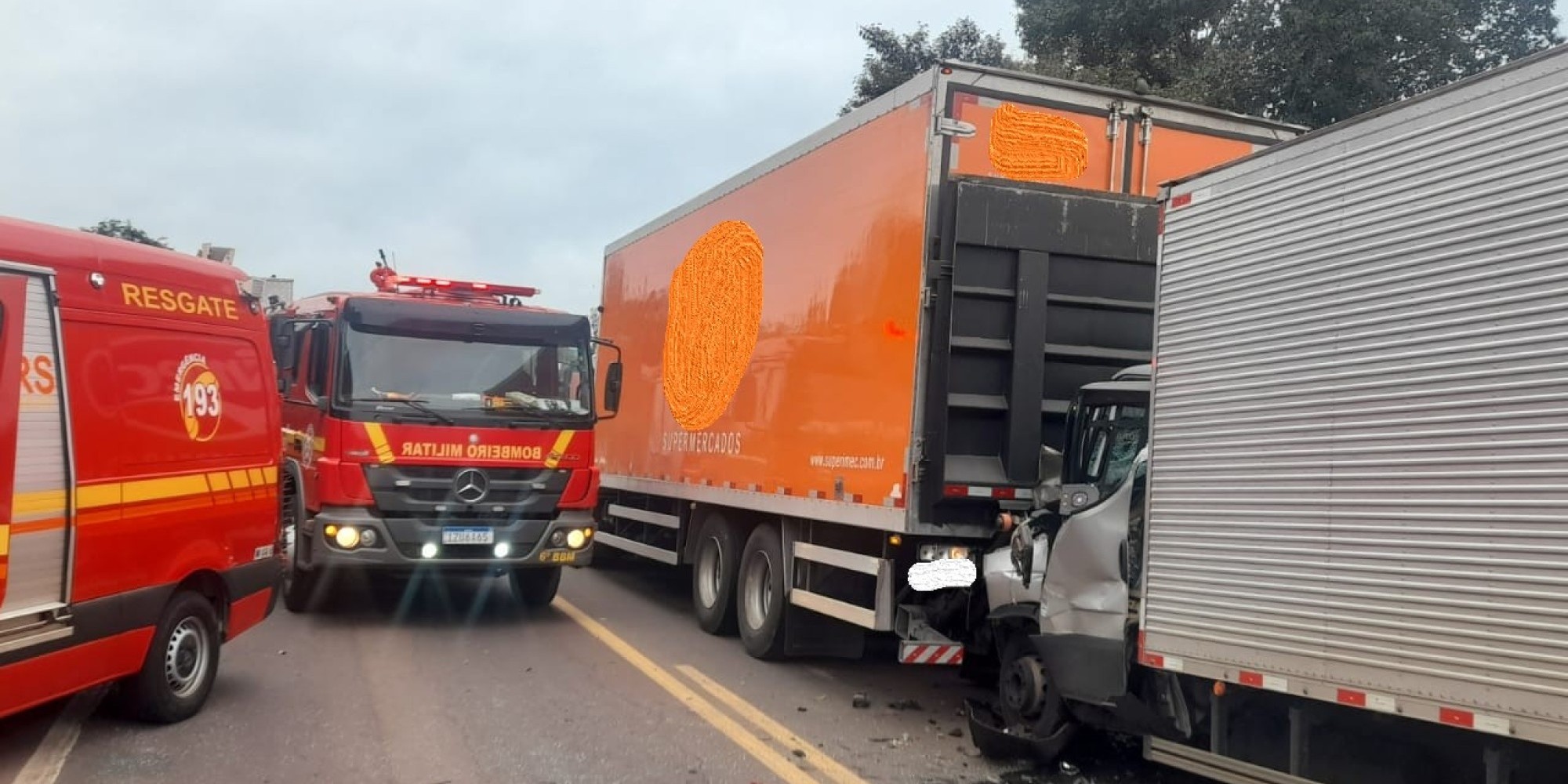 Acidente na RSC-453, envolve dois caminhões e deixa um motorista em estado grave