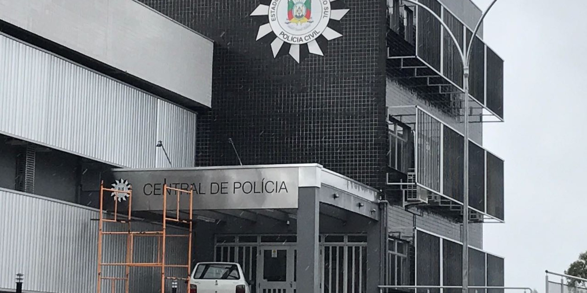 Adolescente de 16 anos invade igreja e mata o próprio pai em Vacaria