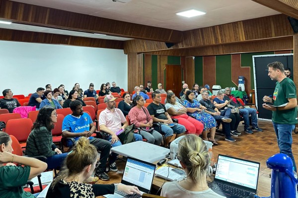 Prefeito e secretários se reúnem com líderes de abrigos municipais
