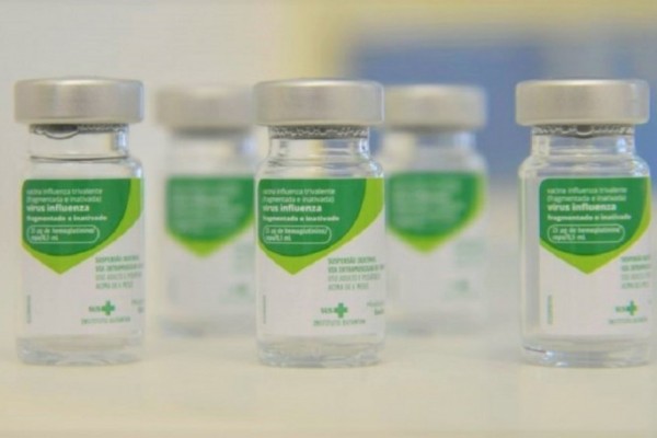  RS recebeu mais 450 mil doses para atender à primeira etapa da campanha destinada a idosos e trabalhadores de saúde