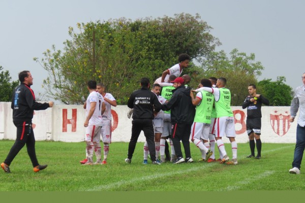 Time de Bagé levou a melhor por 2 a 1 