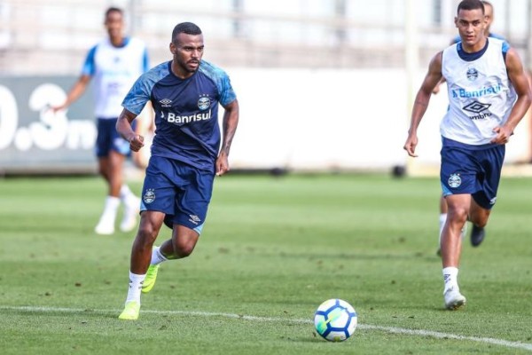 Lateral está afastado desde setembro do ano passado