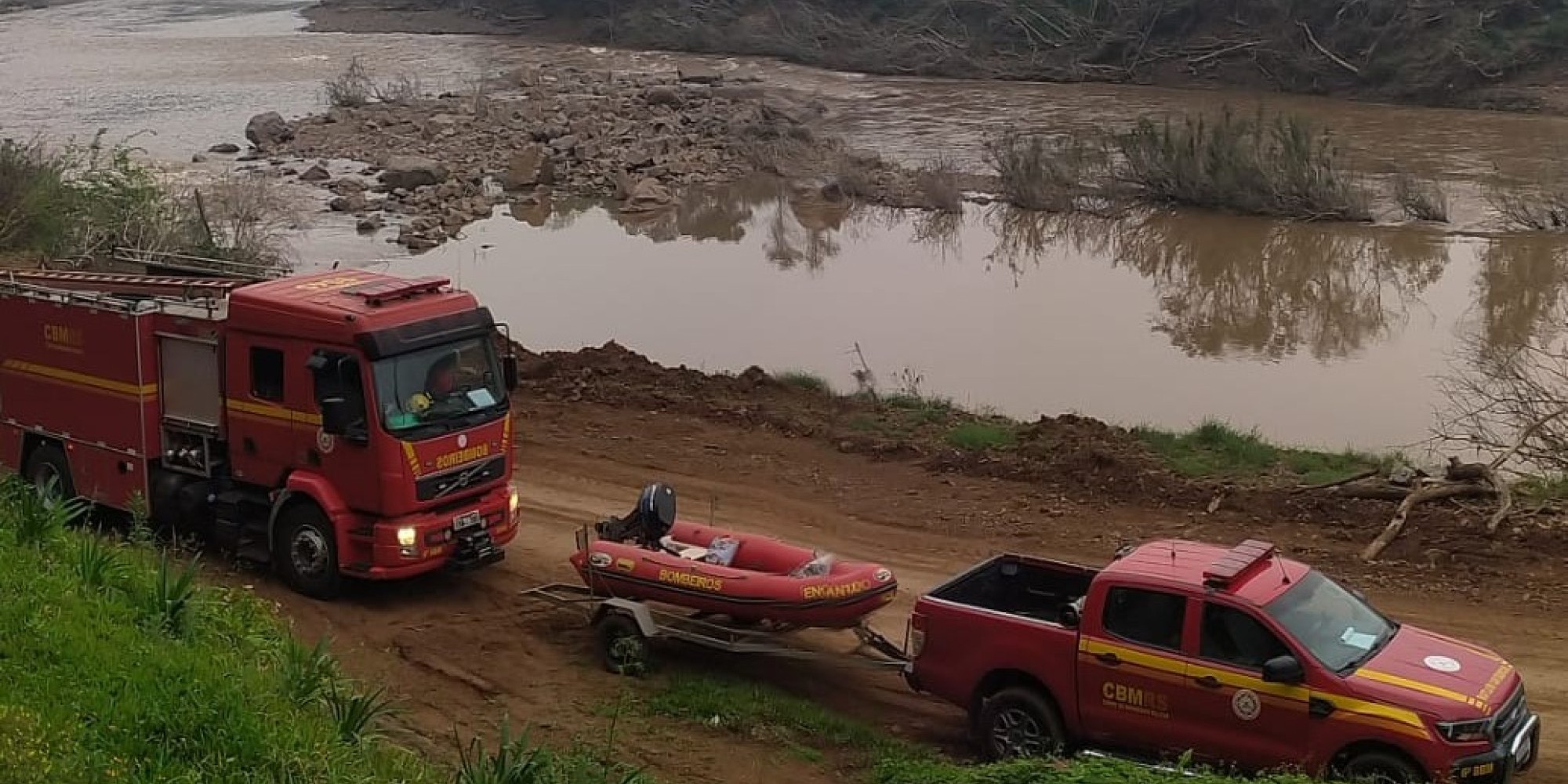 Bombeiros resgatam homem encontrado morto no interior de Vespasiano Corrêa