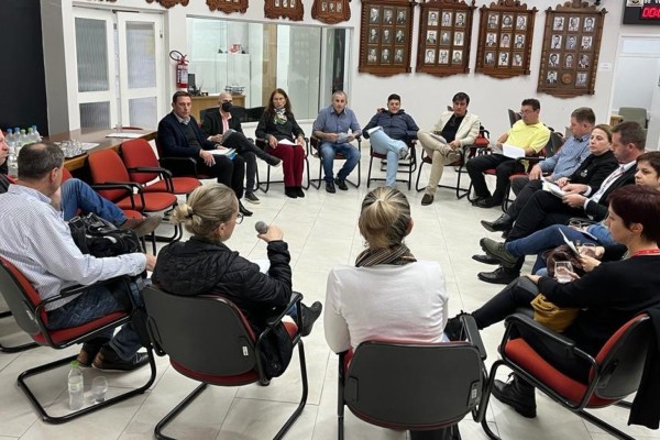 Equipe da Saúde presta esclarecimentos na Câmara de Encantado