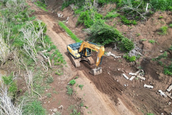Encantado trabalha na desobstrução de acesso a Praia do Picão