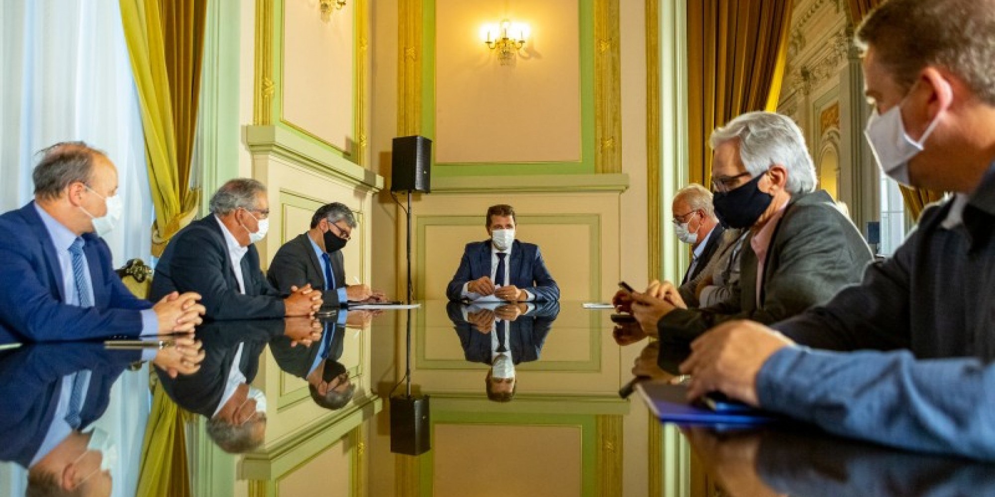 Participaram da reunião representantes de empresas e cooperativas de energia Participaram da reunião representantes de empresas e cooperativas de energia