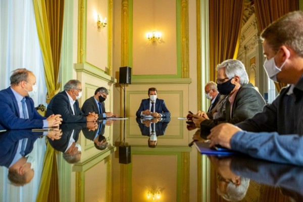  Participaram da reunião representantes de empresas e cooperativas de energia 