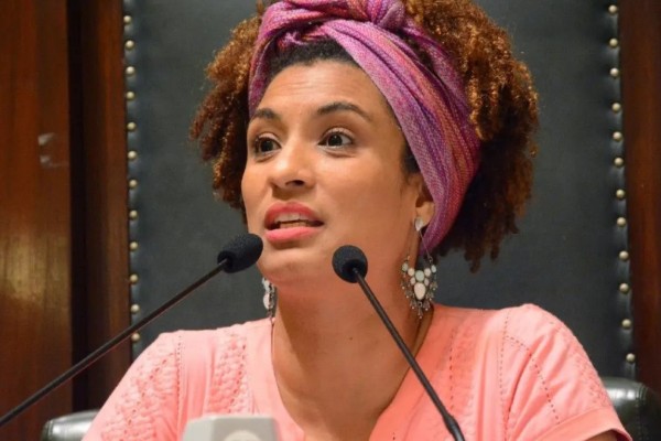 Suspeitos de mandar matar Marielle são presos no Rio e transferidos para Brasília