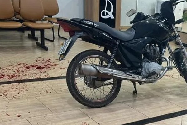 Homem invade Igreja Assembleia de Deus e esfaqueia três membros