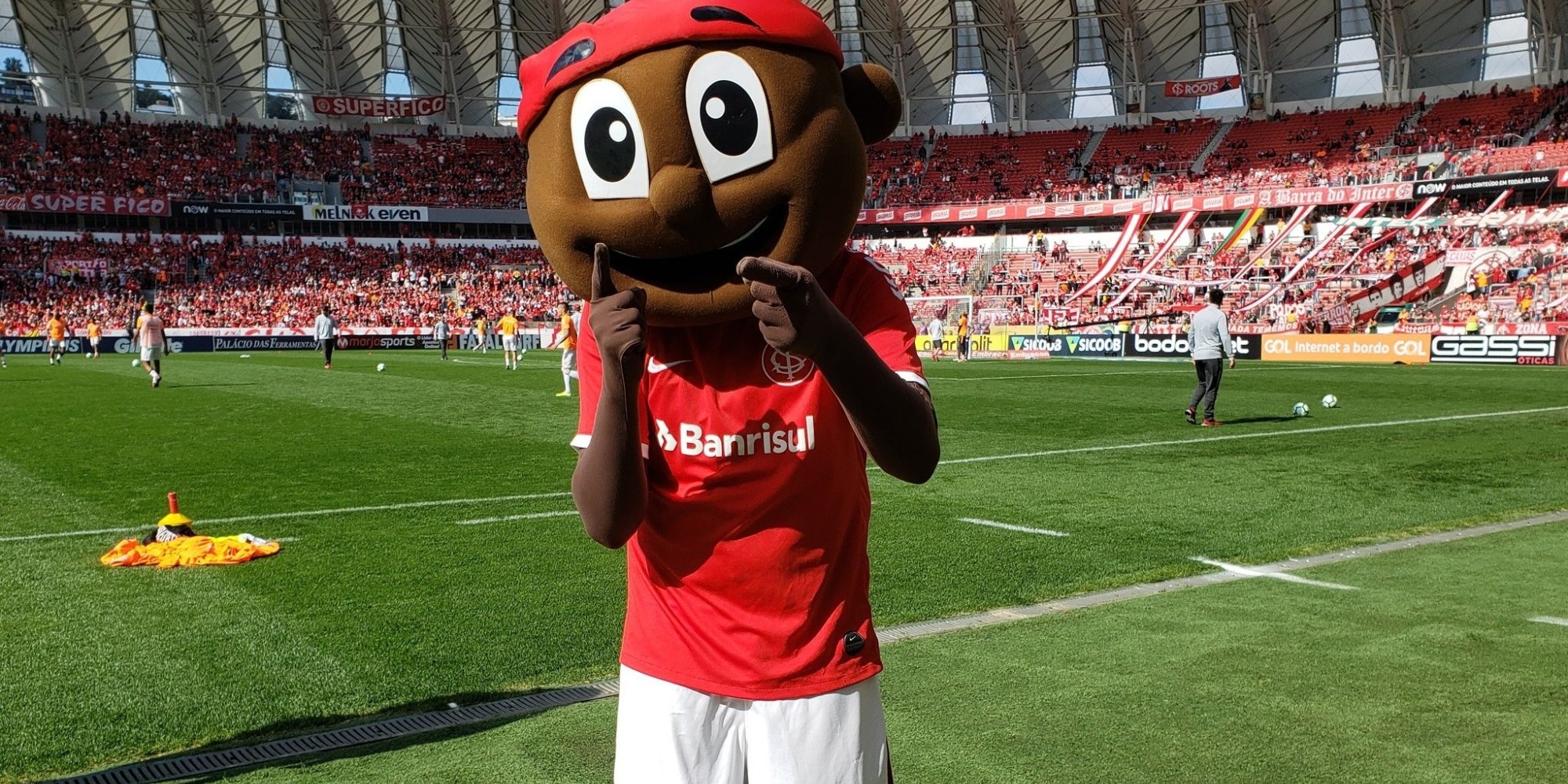 Repórter denuncia mascote do Internacional por assédio sexual