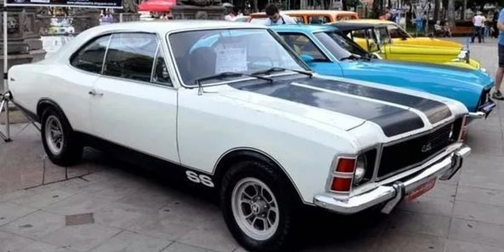 Autora do terceiro gol do Brasil, Bia Zaneratto é apaixonada por carros antigos
