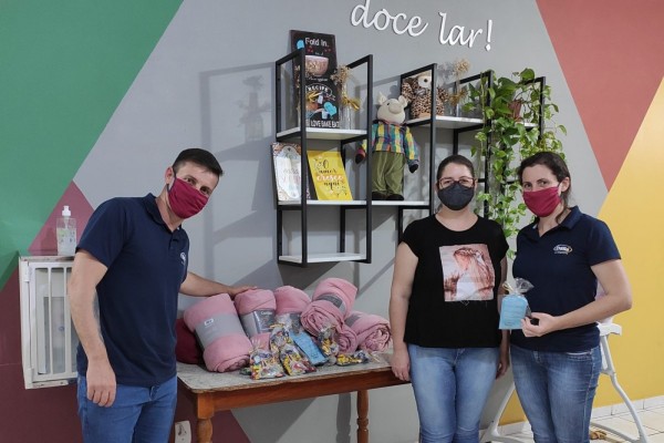 Patrícia recebeu as doações do Programa Criança Dália