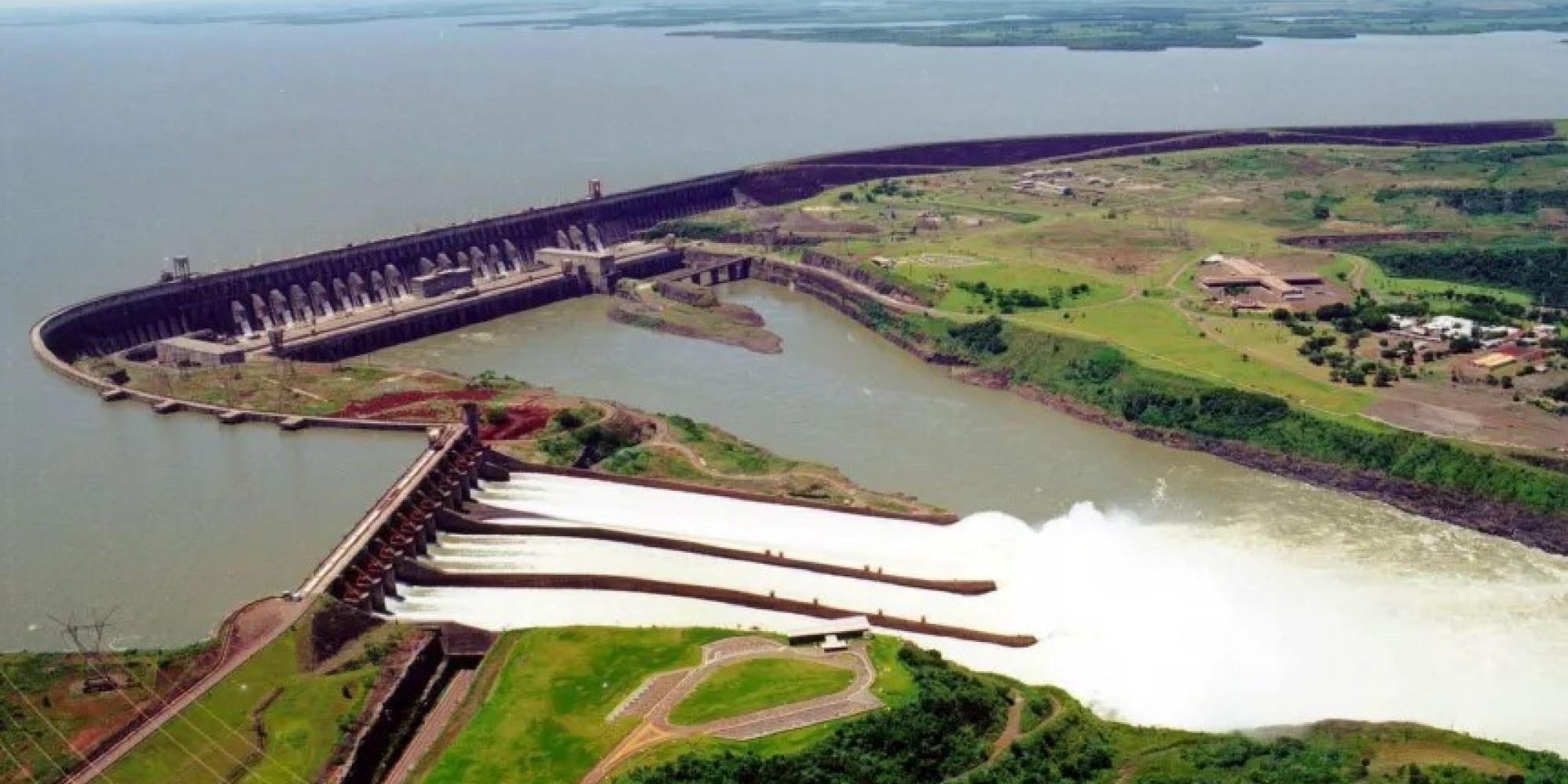 Gestão bolsonarista de Itaipu celebra pagamento de dívida histórica