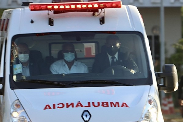 Idoso de 77 anos falece após cair do telhado