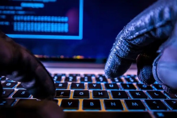 Google e Facebook tem 48h para retirar anúncios suspeitos de fraude bancária