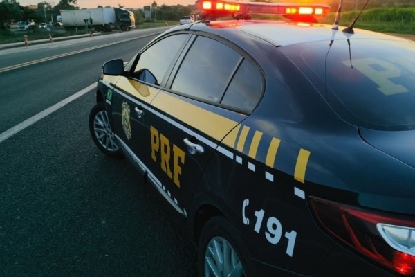 Quatro pessoas morrem após carros baterem de frente na BR-293, em Candiota