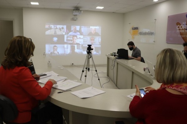  A secretária Arita propôs a prorrogação automática da habilitação dos leitos de UTI Covid-19