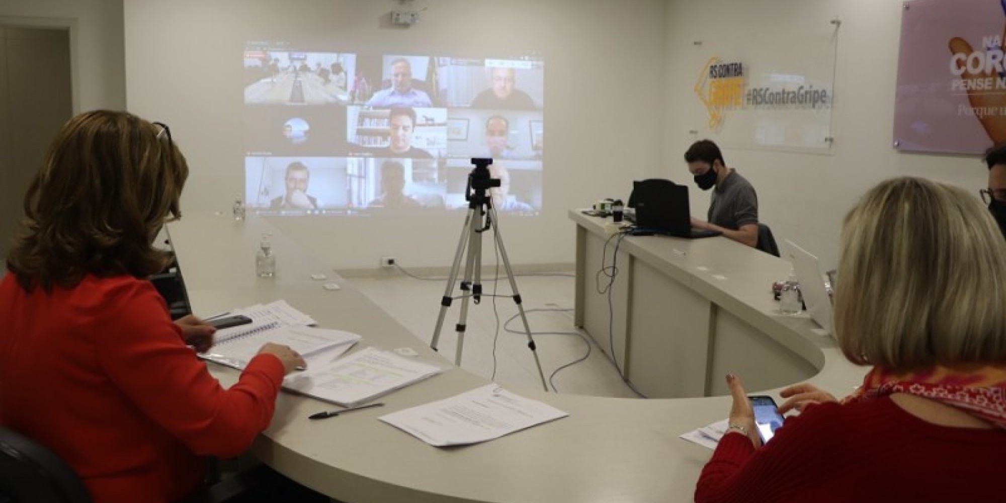  A secretária Arita propôs a prorrogação automática da habilitação dos leitos de UTI Covid-19