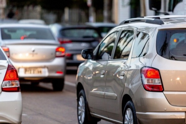 Dados relativos ao veículo como o valor do IPVA, multa e pendências podem ser acessados no site www.ipva.rs.gov.br ou no aplicativo IPVA RS
