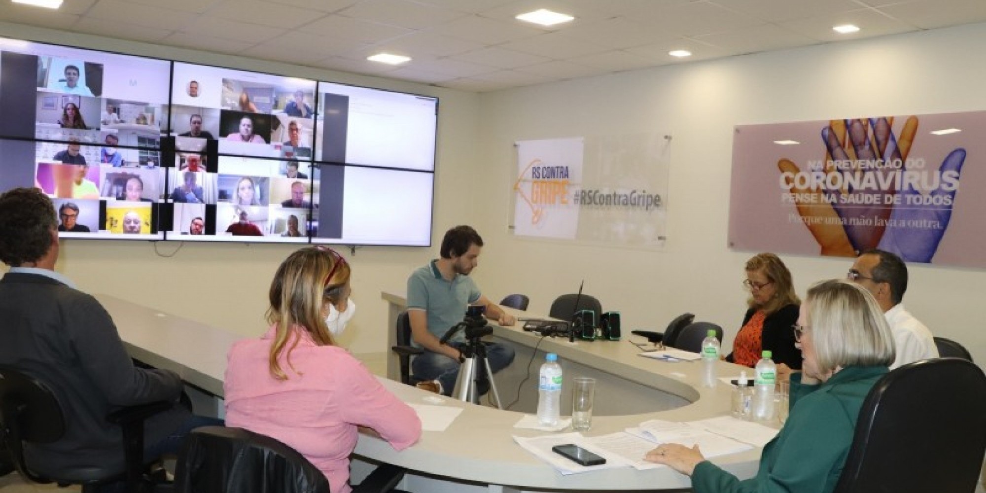 Diretores da Secretaria da Saúde discutiram em webconferência com representantes e deputados Diretores da Secretaria da Saúde discutiram em webconferência com representantes e deputados