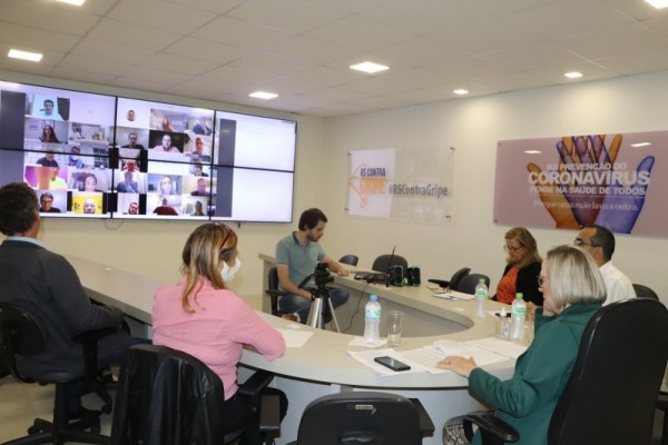 Diretores da Secretaria da Saúde discutiram em webconferência com representantes e deputados