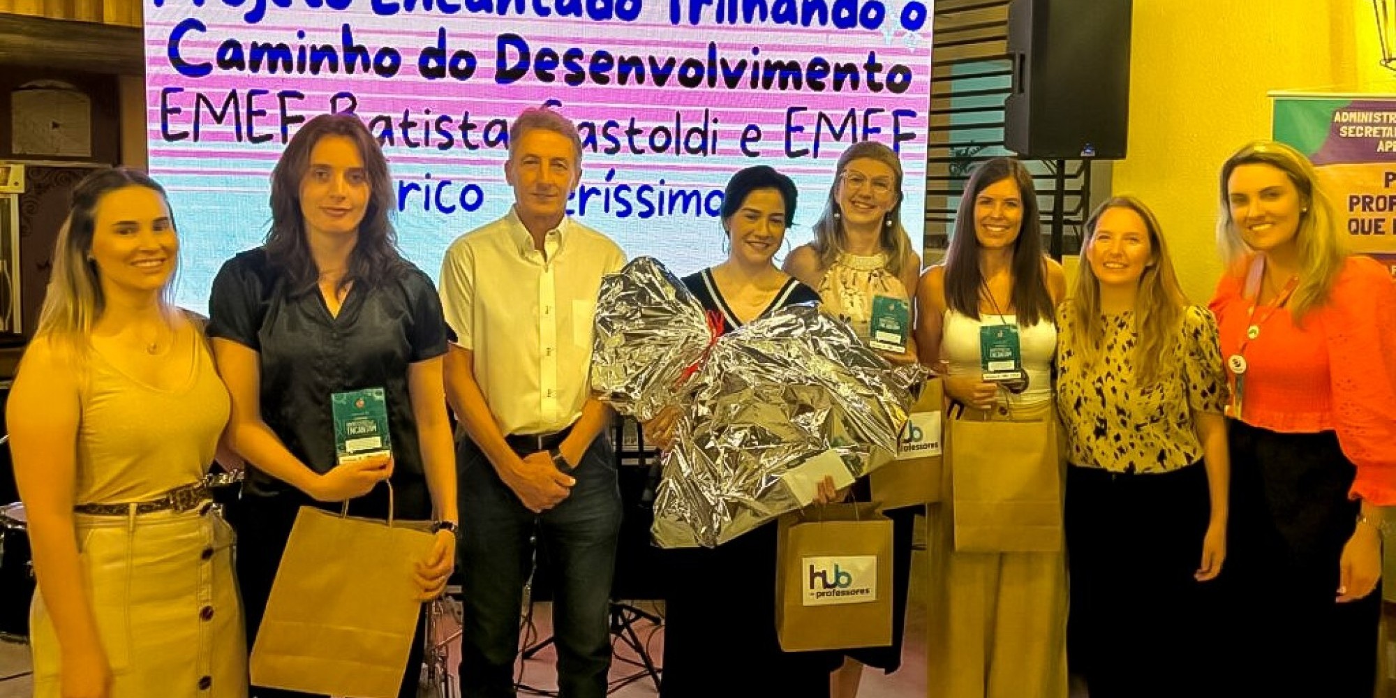 Dália premia professoras que se destacaram em Concurso