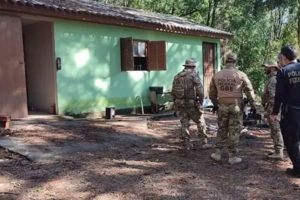 Polícia descobre o local utilizado por assaltantes do assalto a carro-forte
