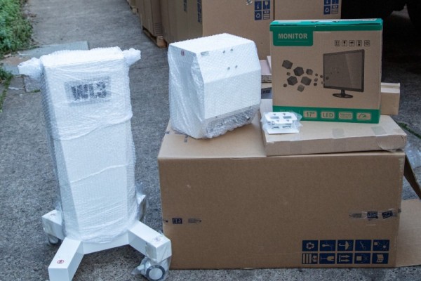 Os equipamentos encaminhados ao Estado são do modelo beira-leito, usados em UTIs