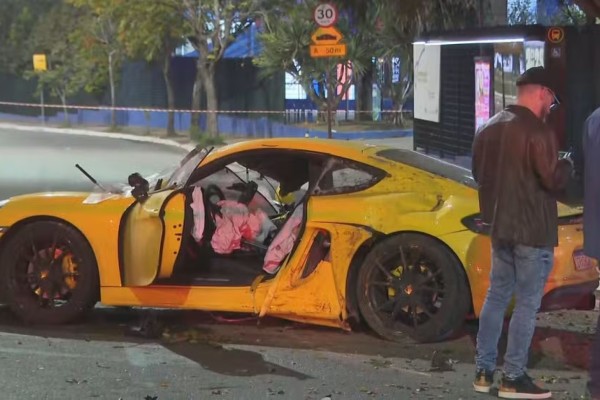 Motorista de Porsche atropela e mata motociclista após discussão de trânsito