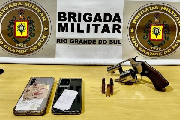 Dupla é presa com arma de fogo pela Brigada Militar em Encantado