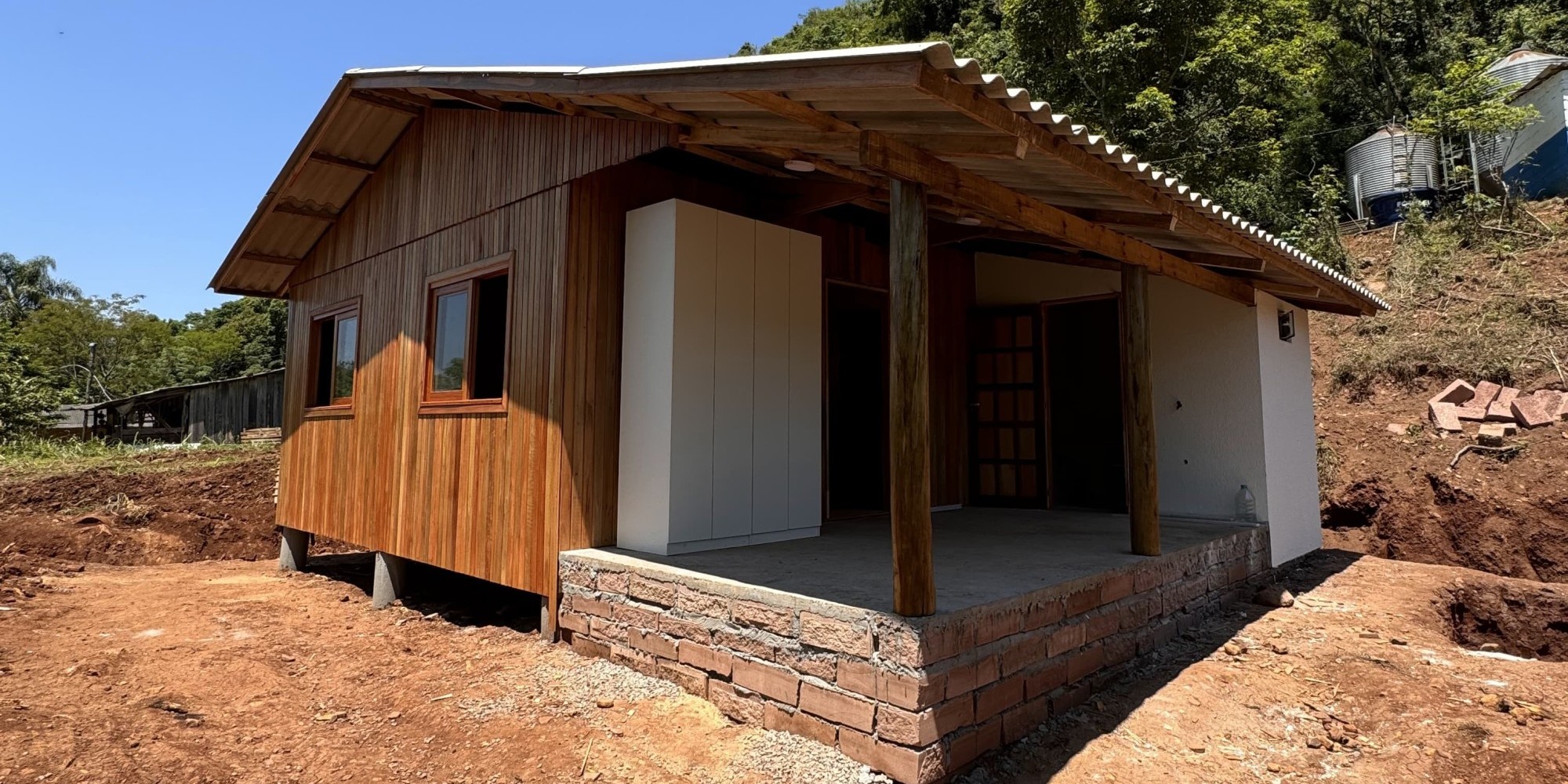 Família do interior de Encantado recebe nova casa após desastre climático