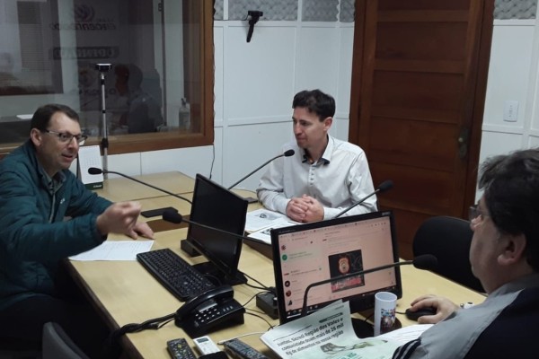 Sicredi e comunidade doam alimentos na região