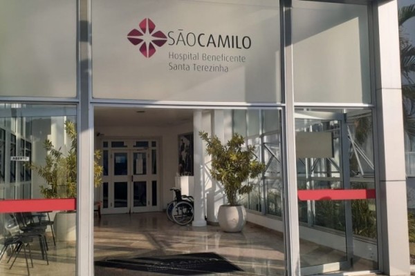 Mulher está em isolamento domiciliar 