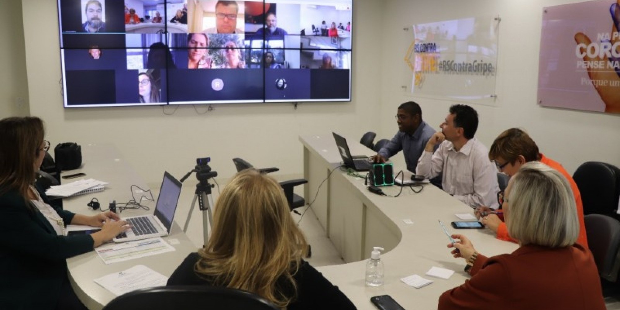 Arita e diretores da SES conversaram com representantes do setor, incluindo sindicatos e proprietários de lares