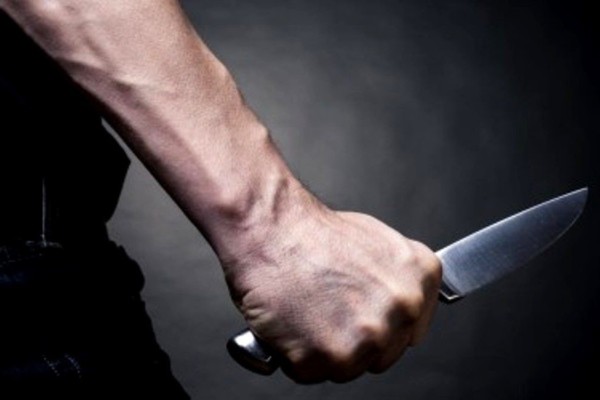 Venezuelano mata companheira com cerca de 30 facadas no centro de Encantado