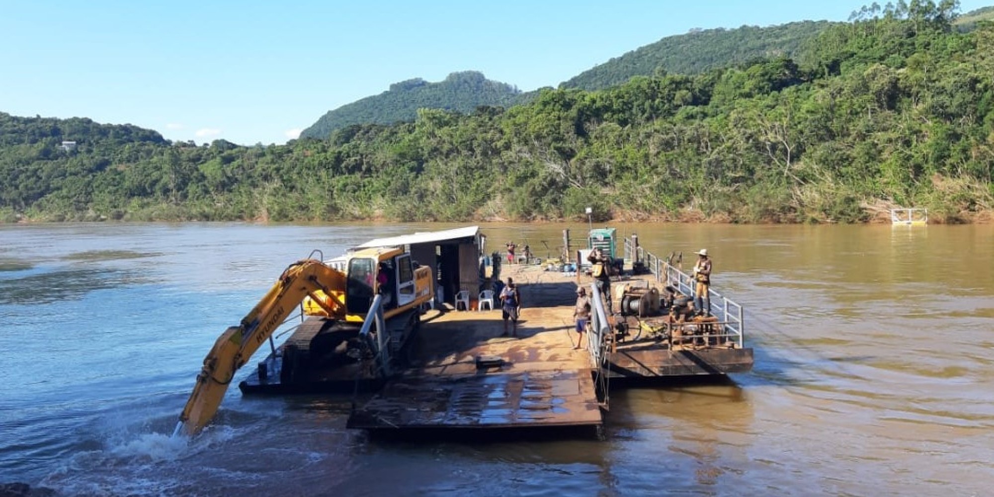 Balsa que fará a travessia entre Santa Tereza e São Valentim do Sul chega ao destino