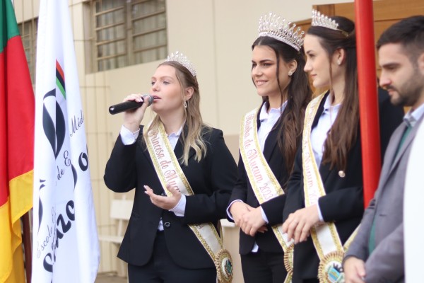 Prefeito e Soberanas de Muçum estiveram visitando escolas