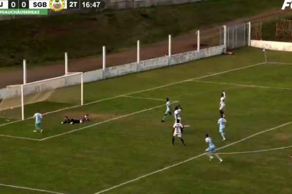 Alviazul venceu por 1 a 0 