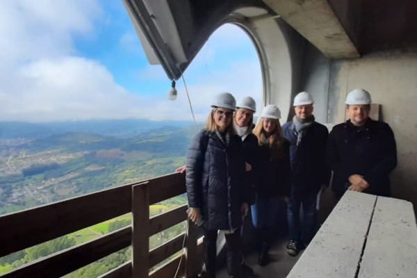 Arquitetas realizam visita técnica no espaço do Jardim do Acolhimento