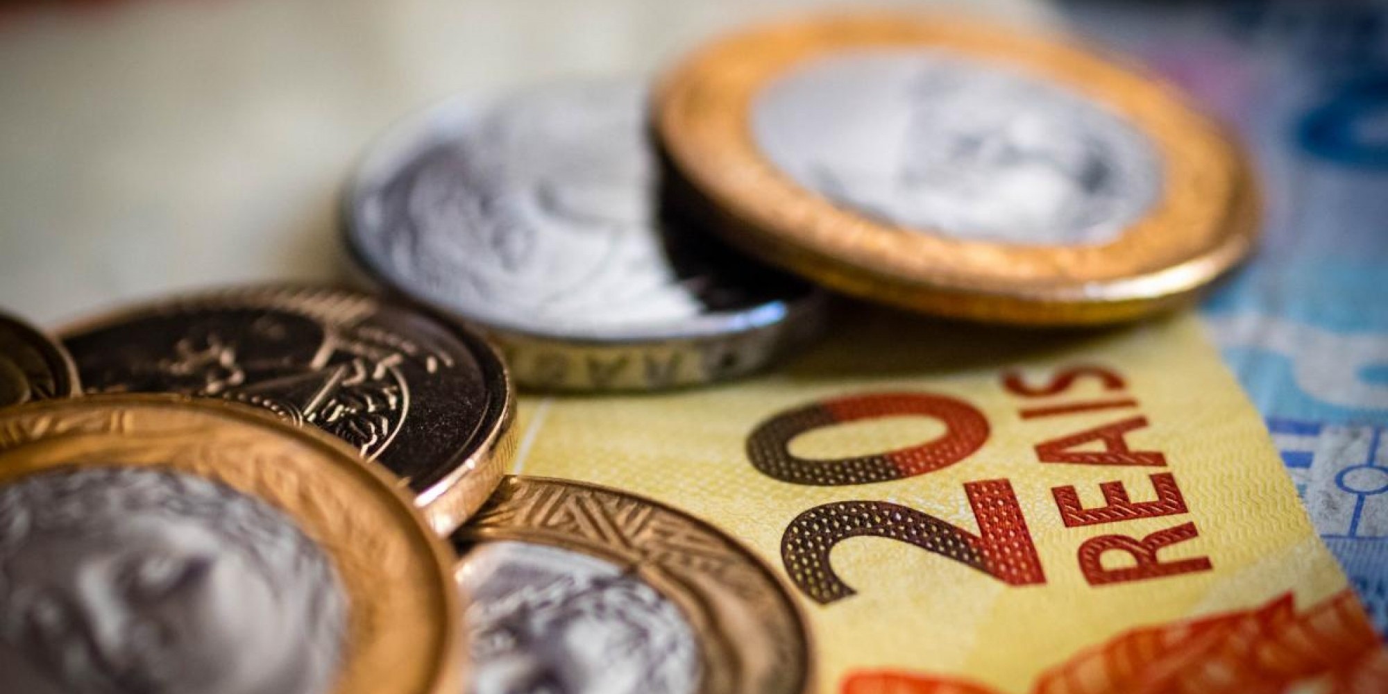 De acordo com relatório o déficit primário estimado para o setor público, neste ano, está em torno de R$ 891,1 bilhões De acordo com relatório o déficit primário estimado para o setor público, neste ano, está em torno de R$ 891,1 bilhões
