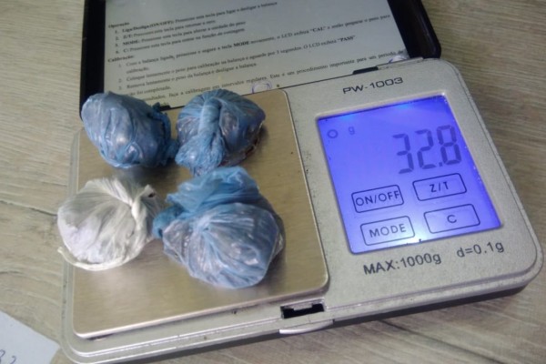 Homem é preso por arremessar drogas para o pátio do presídio de Encantado