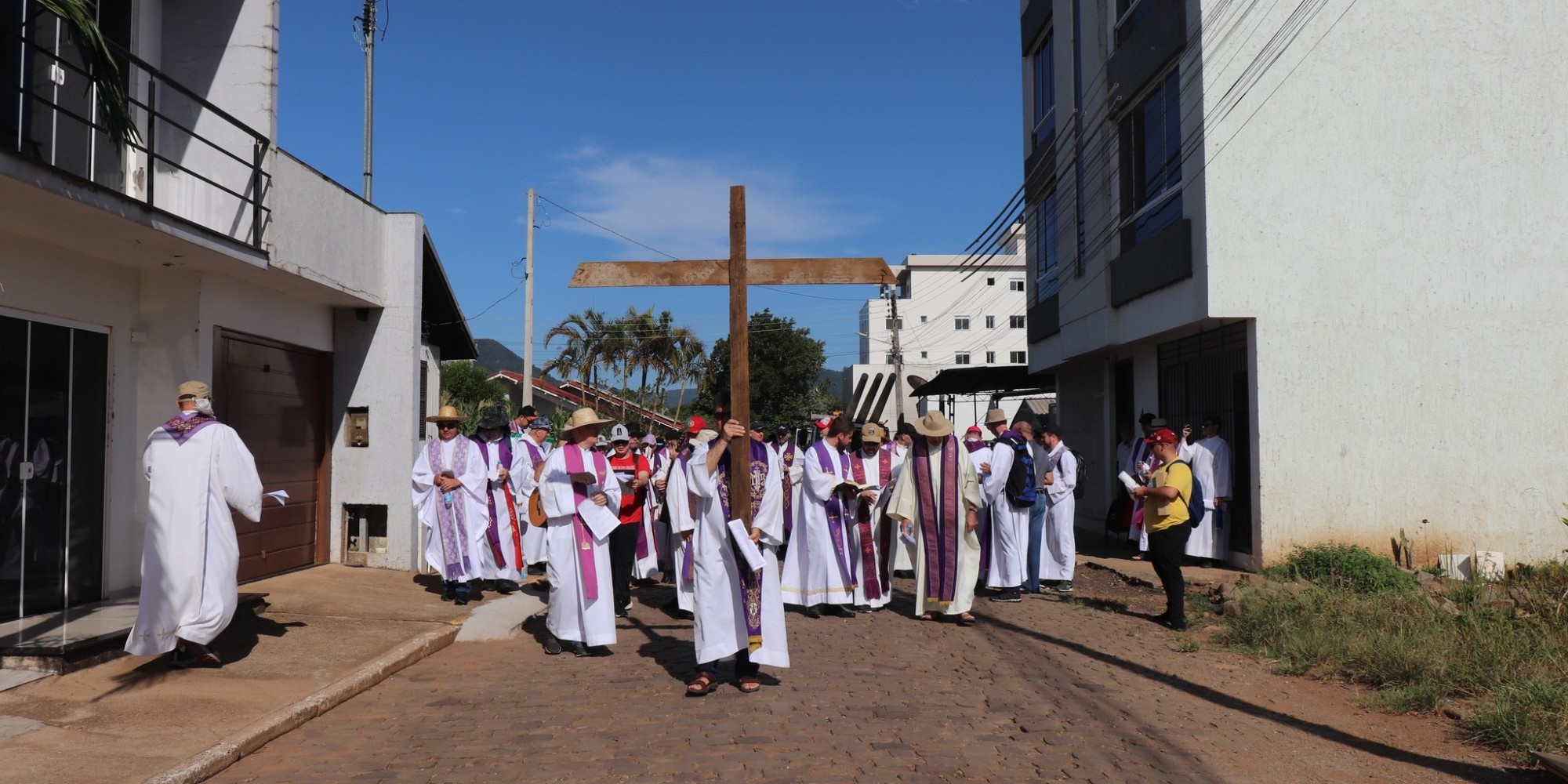 Padres da Diocese de Montenegro realizam peregrinação em Roca Sales