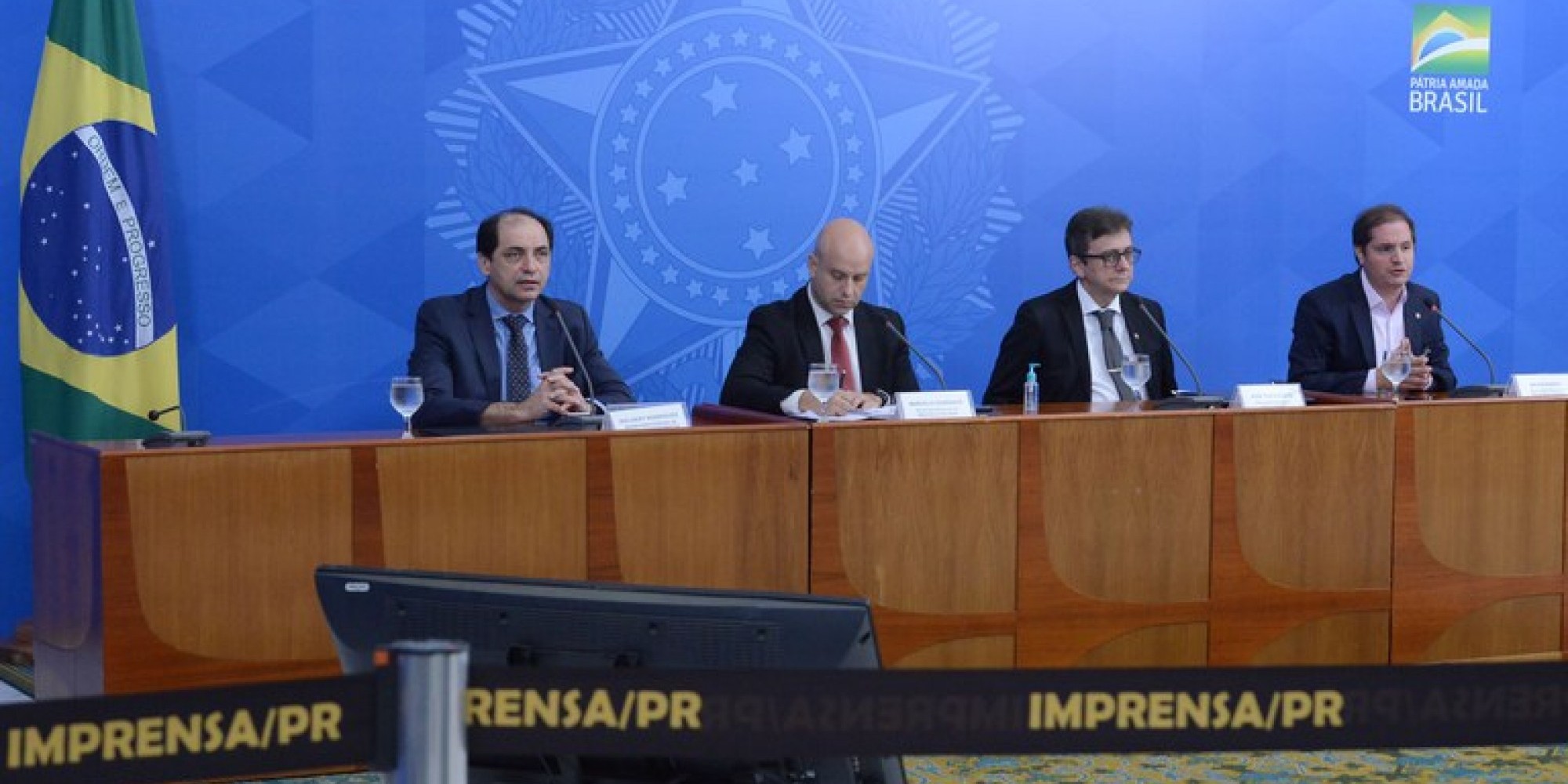 Equipe técnica do ministério da Economia, durante coletiva sobre ações financeiras do governo para combate devido à pandemia do Covid-19, no Palácio do Planalto, em Brasília, DF Equipe técnica do ministério da Economia, durante coletiva sobre ações financeiras do governo para combate devido à pandemia do Covid-19, no Palácio do Planalto, em Brasília, DF