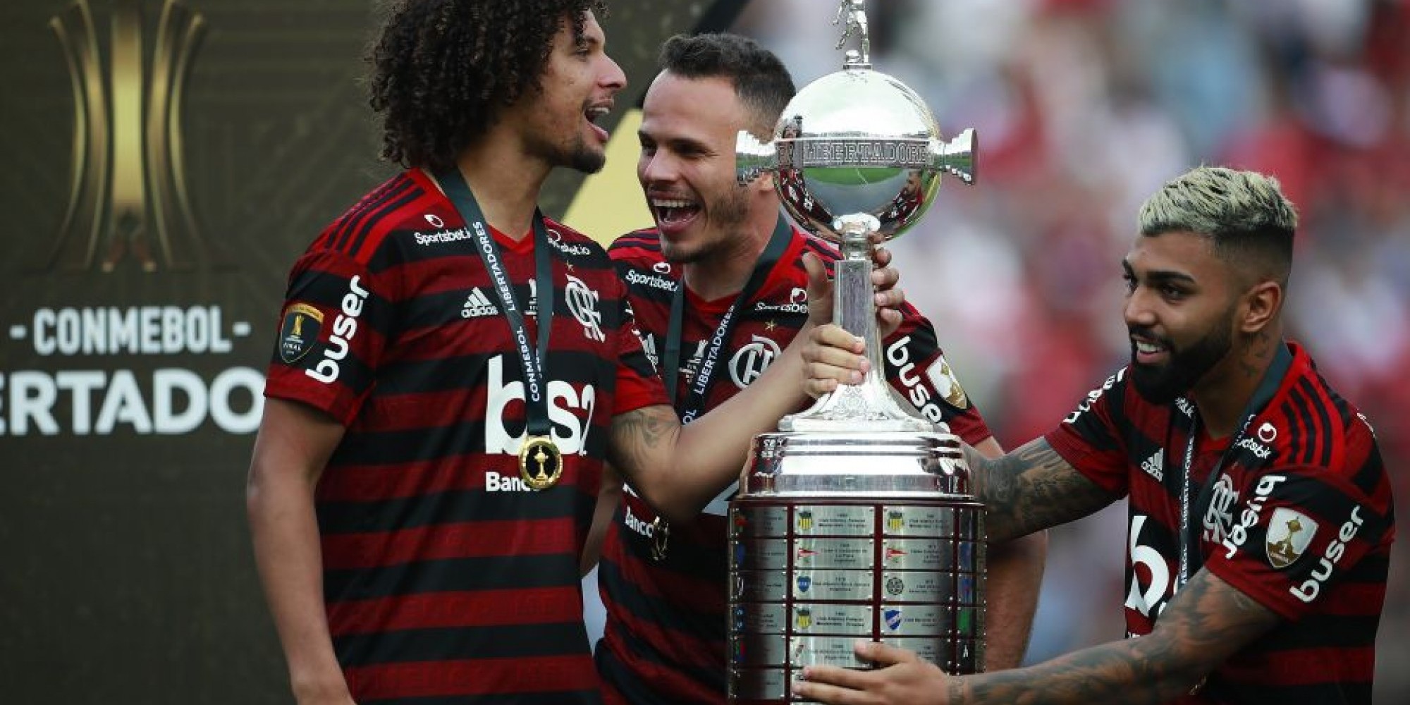 Se enfrentam os campeões das copas Libertadores e Sul-Americana de 2019. Se enfrentam os campeões das copas Libertadores e Sul-Americana de 2019.